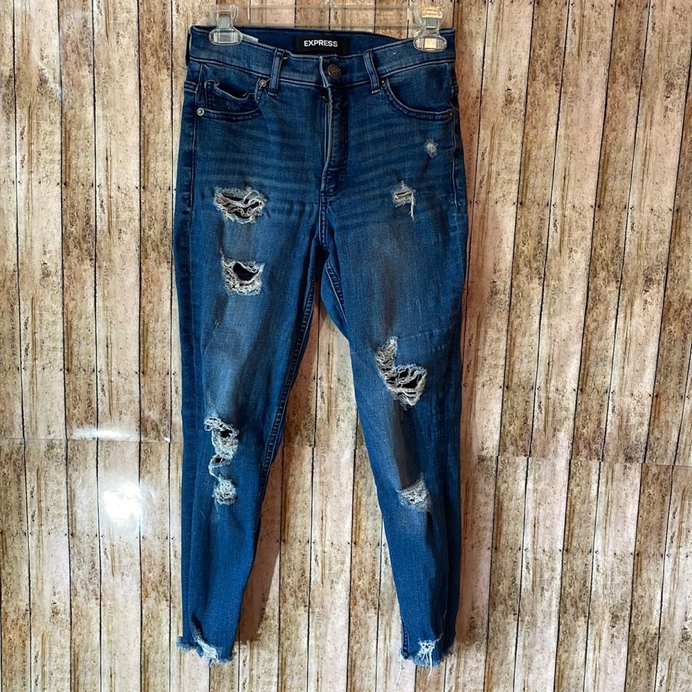 Express 4 short ankle high rise jeans. Used
